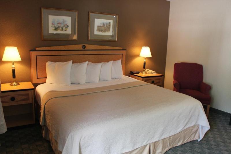 Fairbridge Inn & Suites Левенуэрт Экстерьер фото